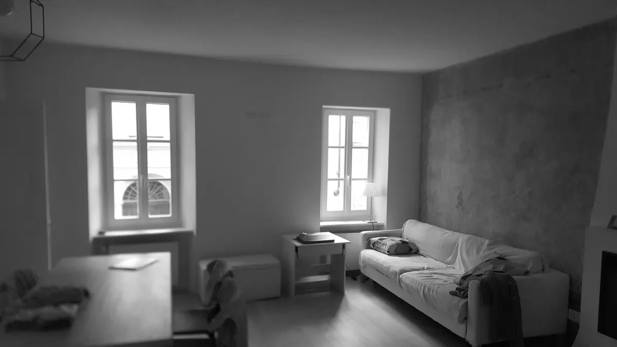 Serramenti in legno per restauro di residenza storica, finestre classiche a battente Biella